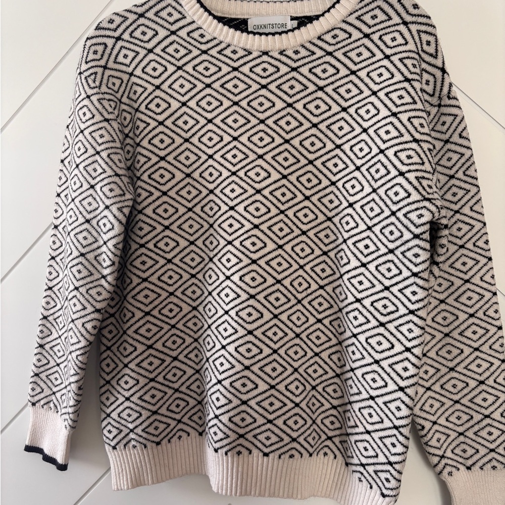 OXKNIT Women's Geometric Pattern Sweater - Black and White